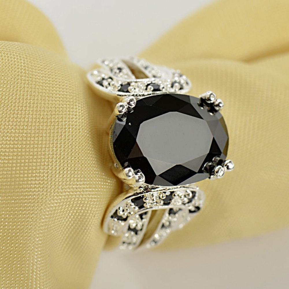 925 Silver Oval Cut Black Sapphire Women Ring New - Picture 2 of 2